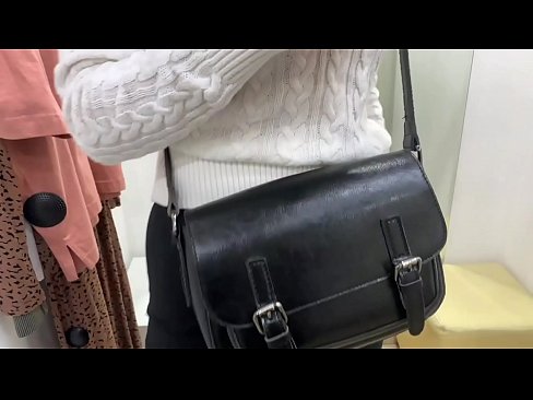 ❤️ Masturbarea în public a tinerei târfe FeralBerry cu un dildo în cabina de probă ❤️❌  at us ❤